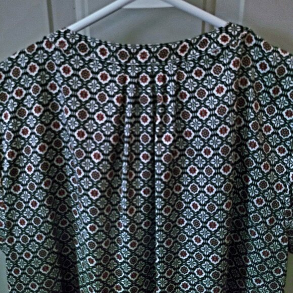 Liz Claiborne Red, White, & Blue Geometric Print Top Petite Medium - Picture 3 of 4